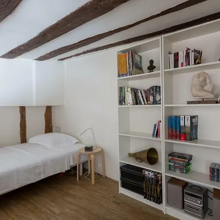Veeve - Cascading Character By The Pompidou Apartamento *